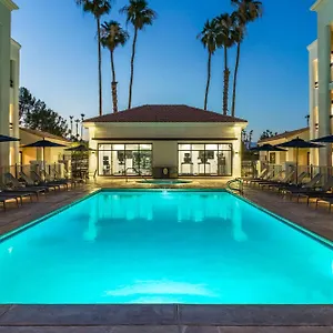 Courtyard By Marriott Отель